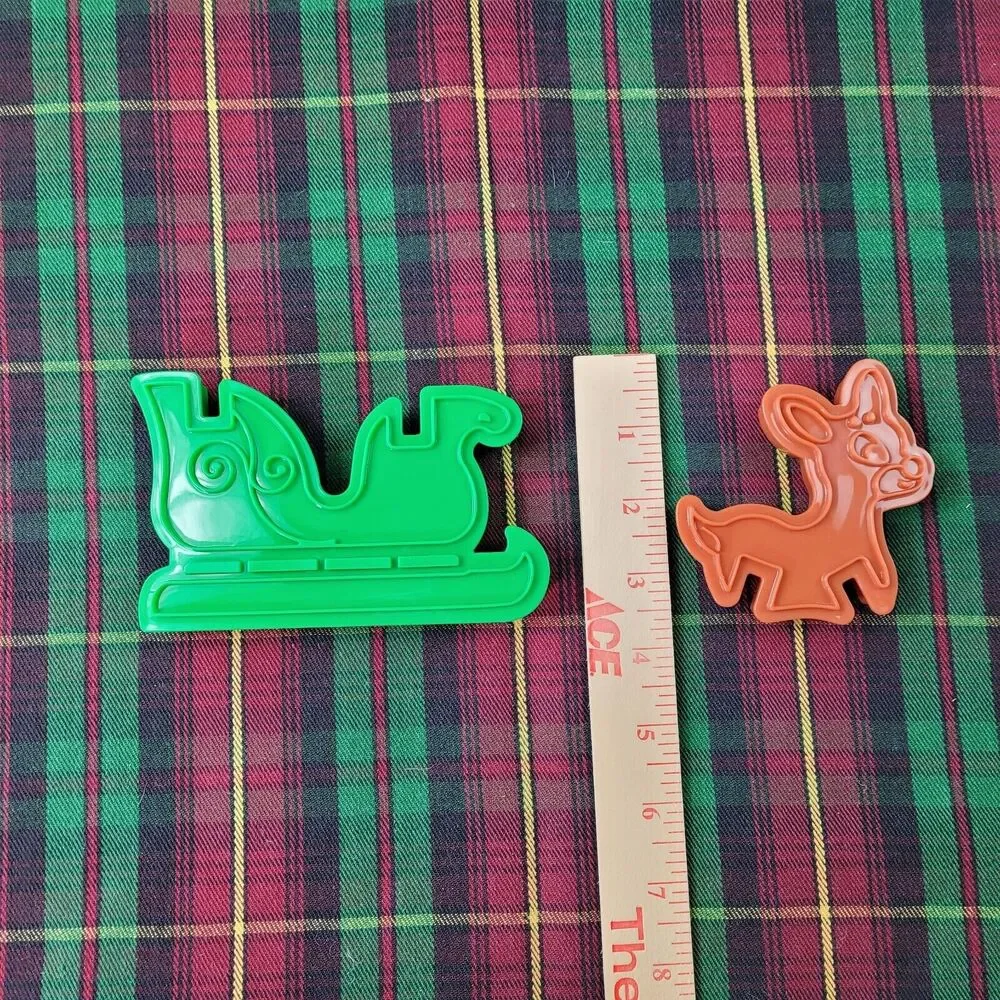 Rudolph the Red Nosed Reindeer Stand-Up Cookie Cutters 16pc 2007